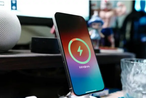 灌云苹果15换屏服务分享用什么充电器给iPhone15充电更好 